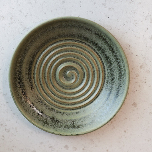 Garlic Plate in Moss Green