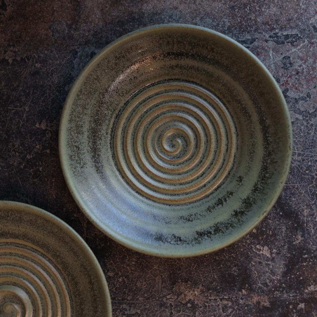 Garlic Plate in Moss Green