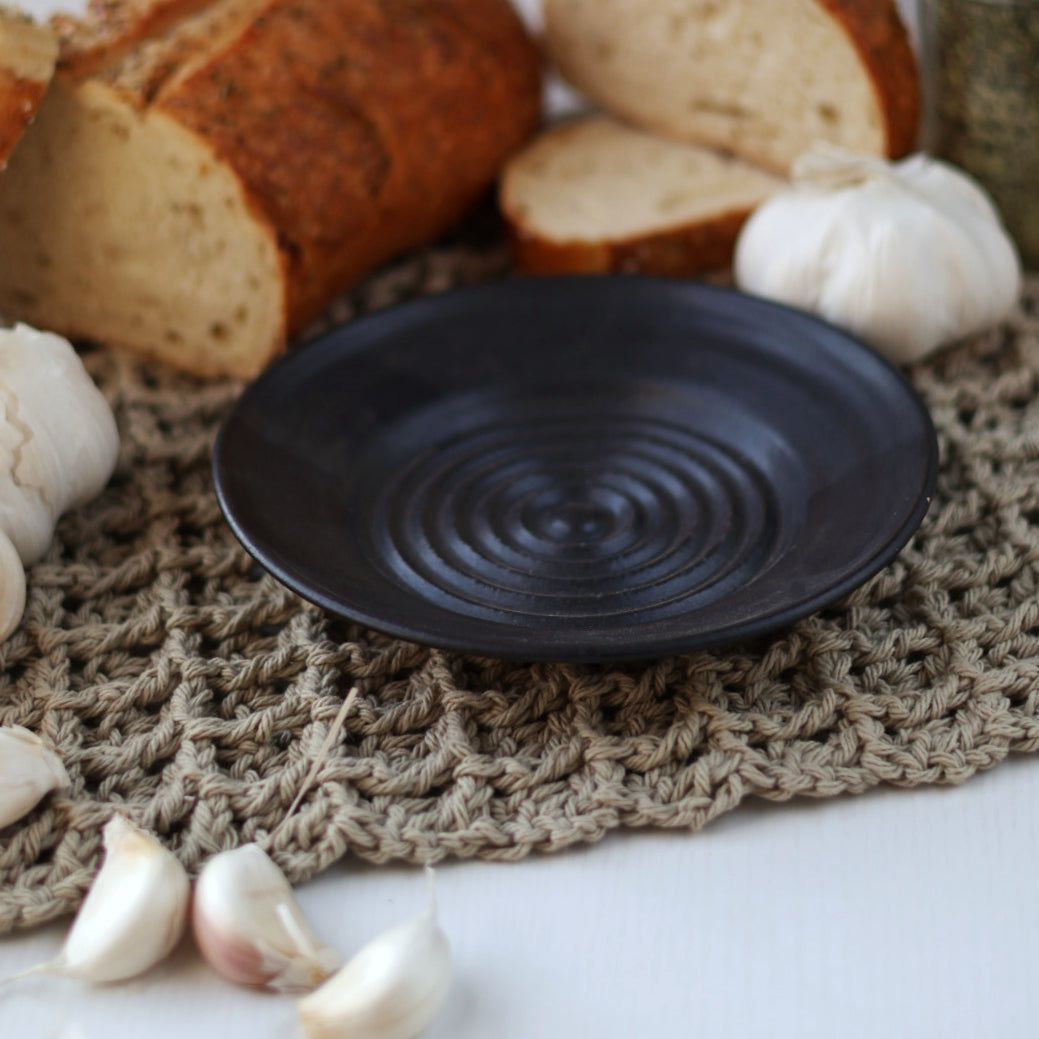 Garlic Plate in Black