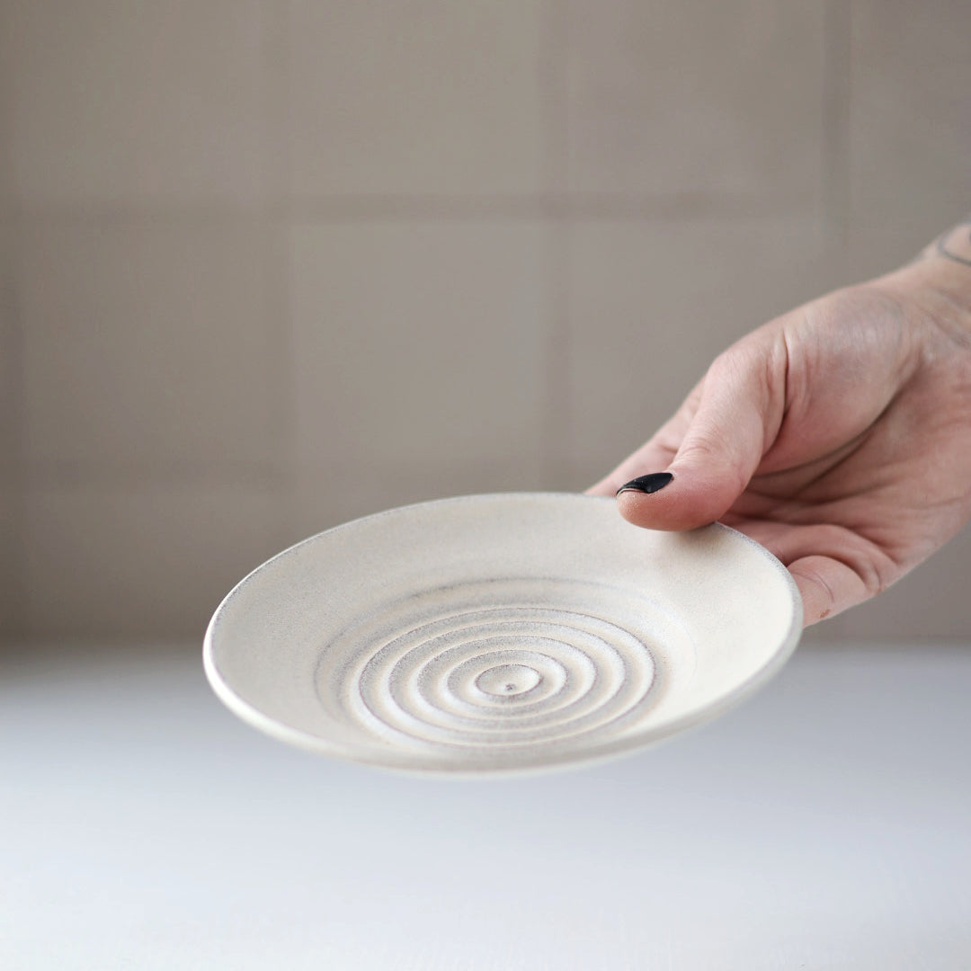 Garlic Plate in Cream