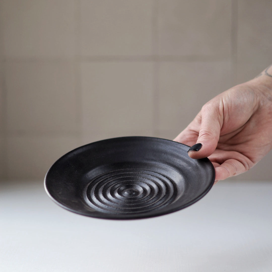Garlic Plate in Black