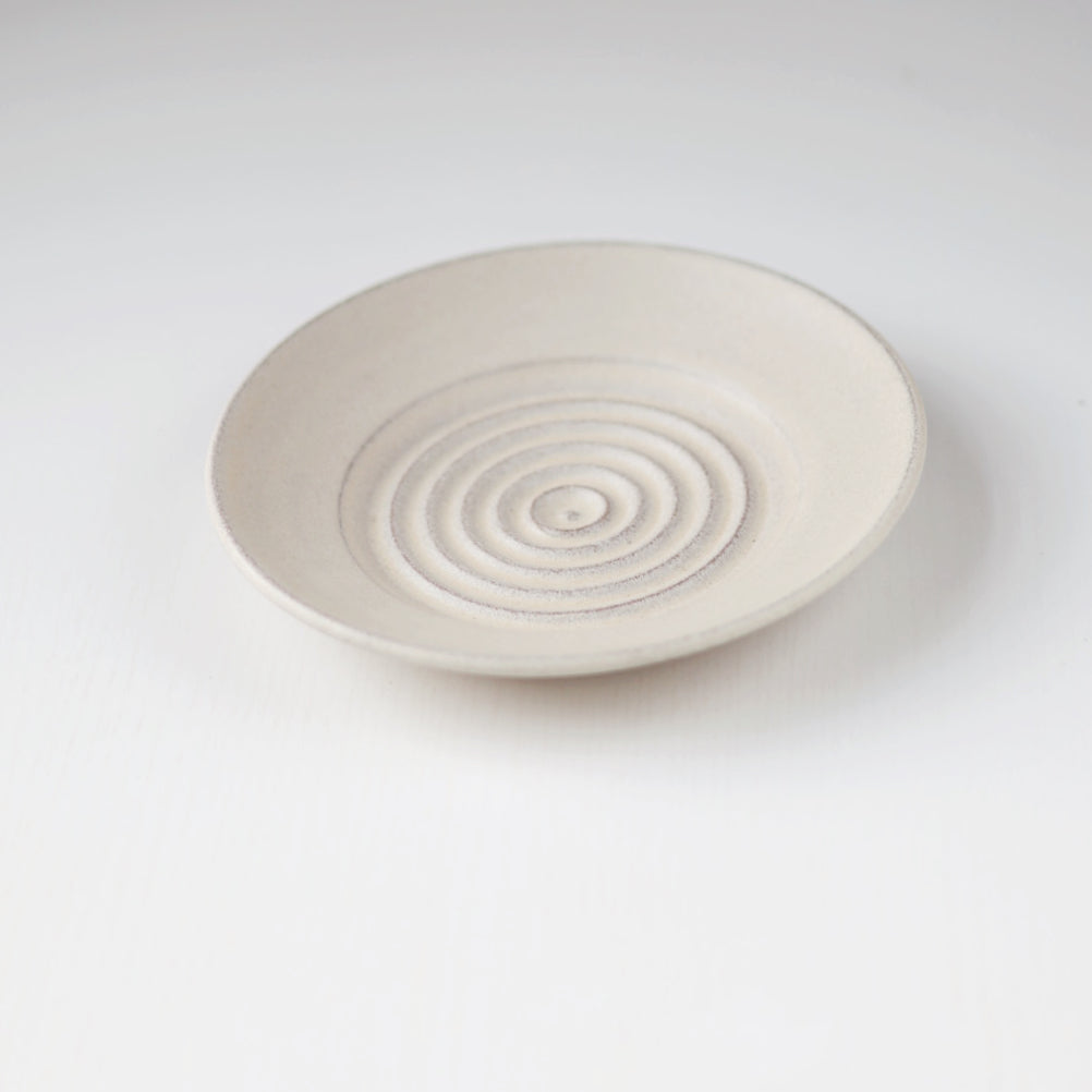 Garlic Plate in Cream