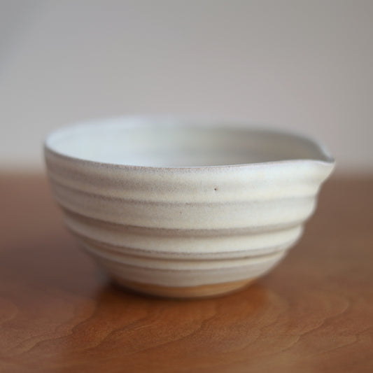 Large Pouring Bowl in Cream