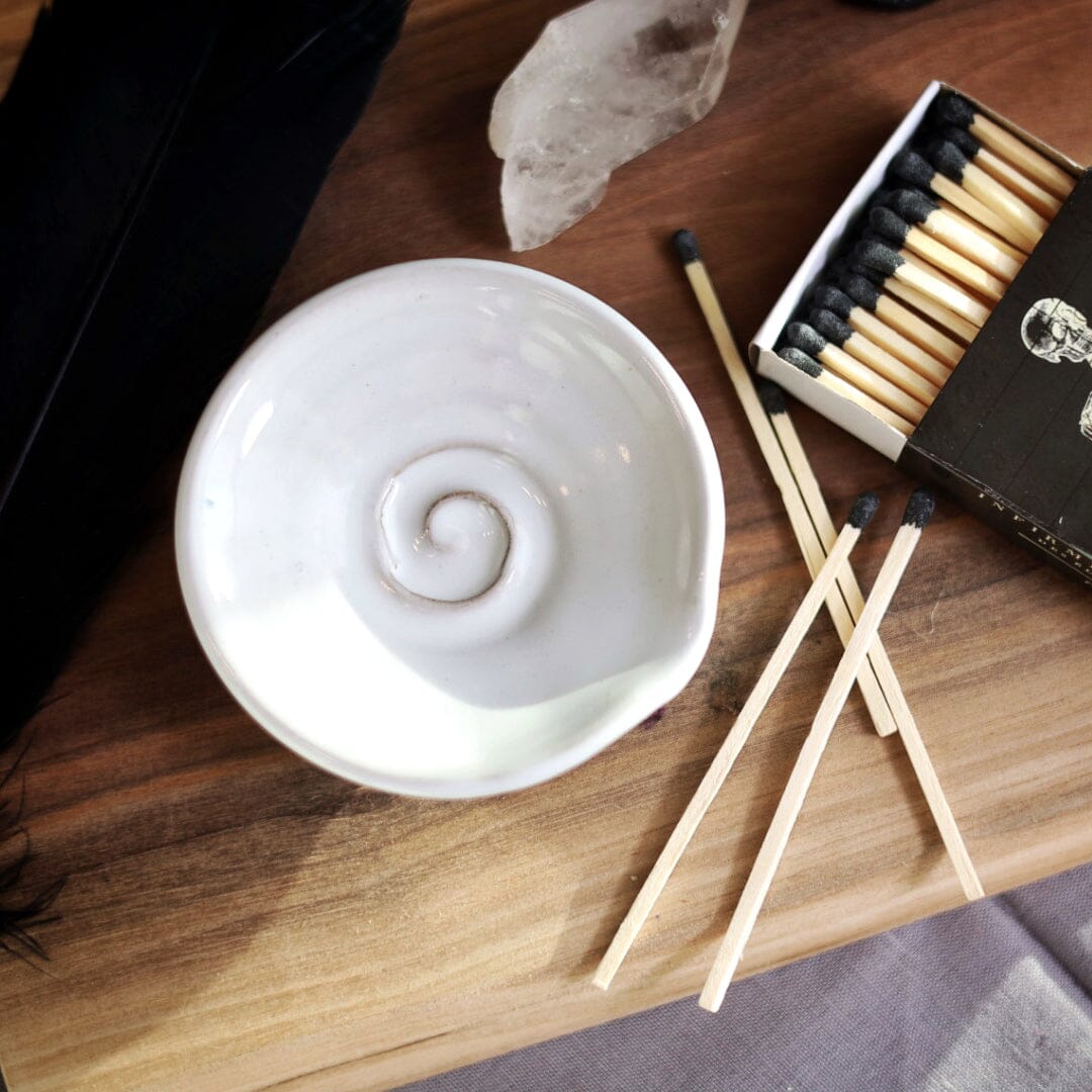 White Ceramic Ashtray Gravesco