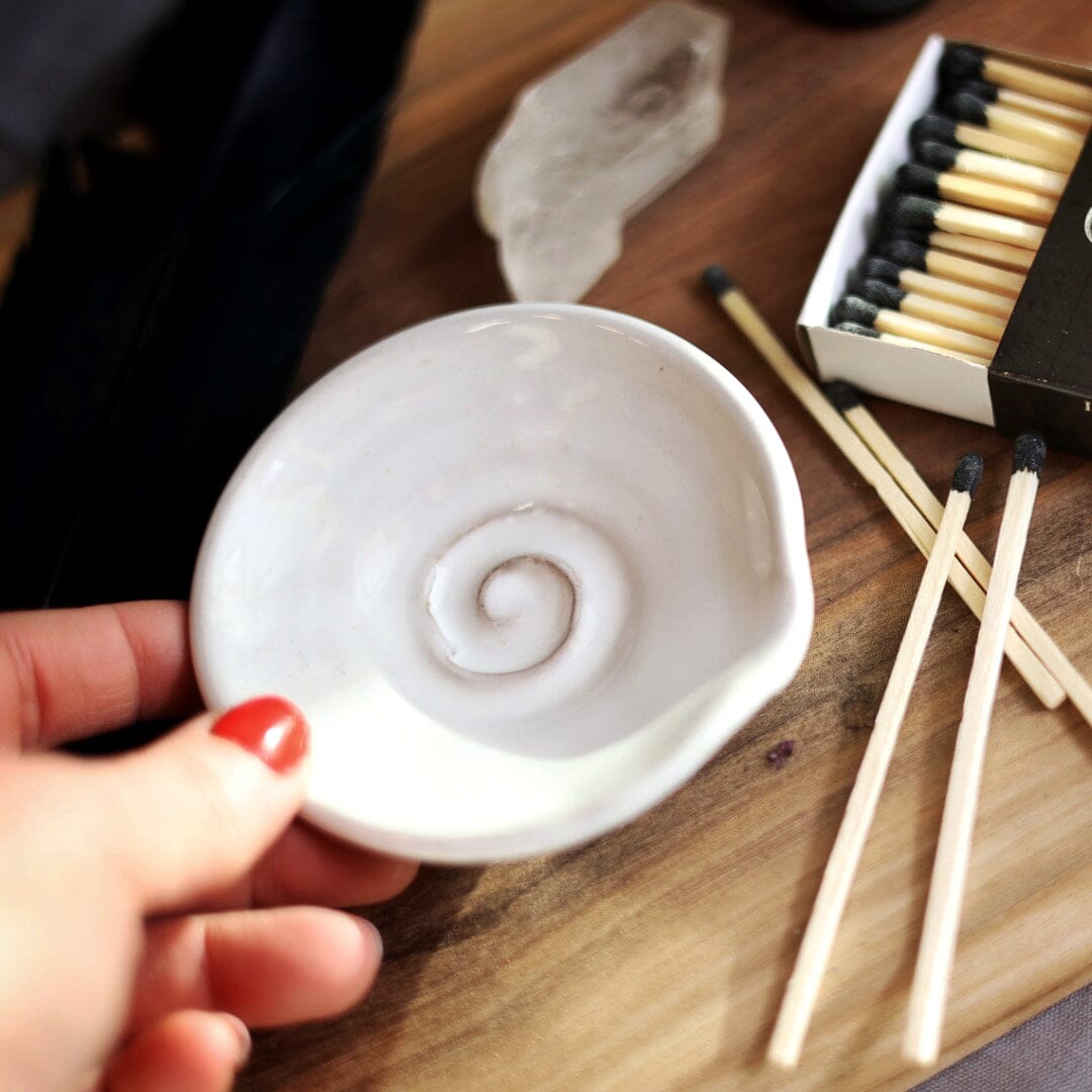 White Ceramic Ashtray Gravesco