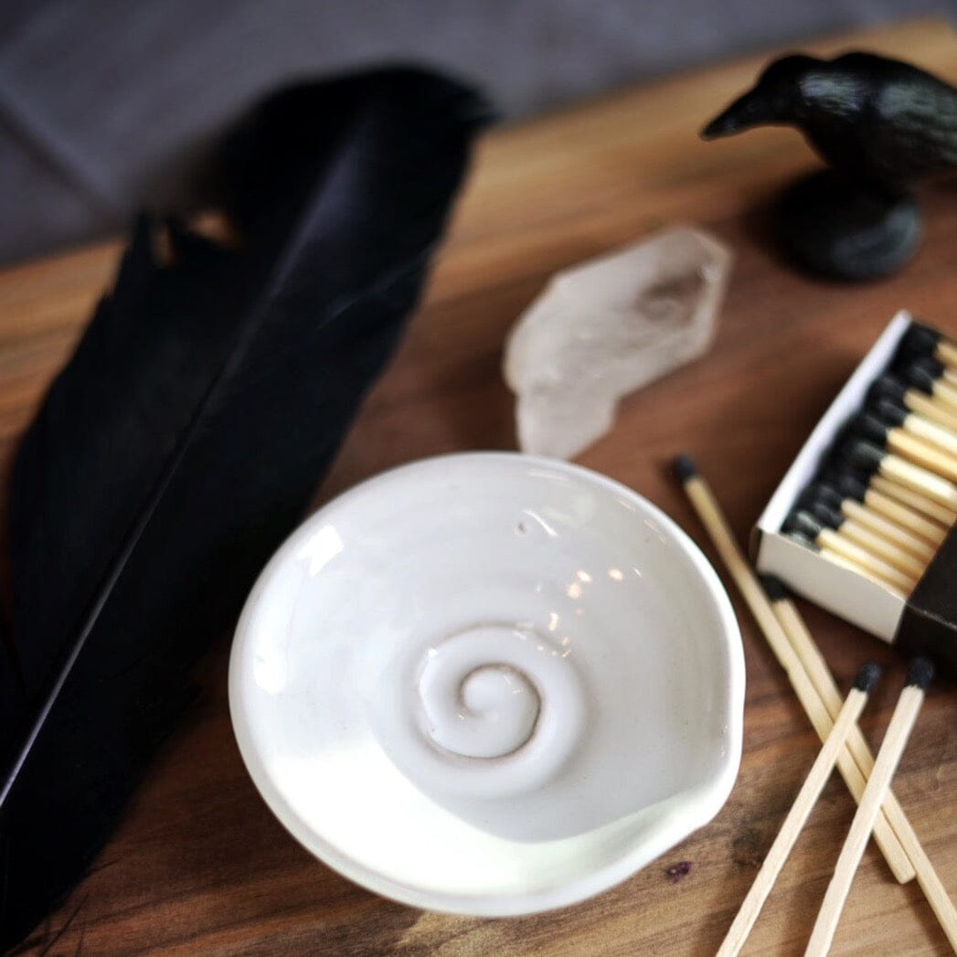 White Ceramic Ashtray Gravesco