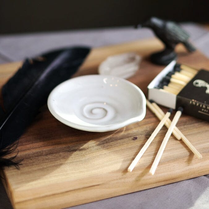 White Ceramic Ashtray Gravesco