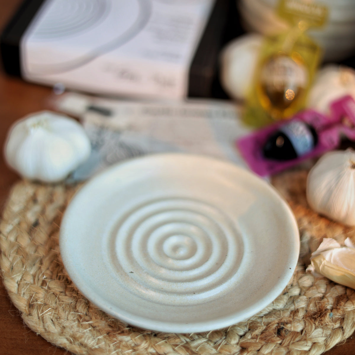 Mini Garlic Plate in Cream