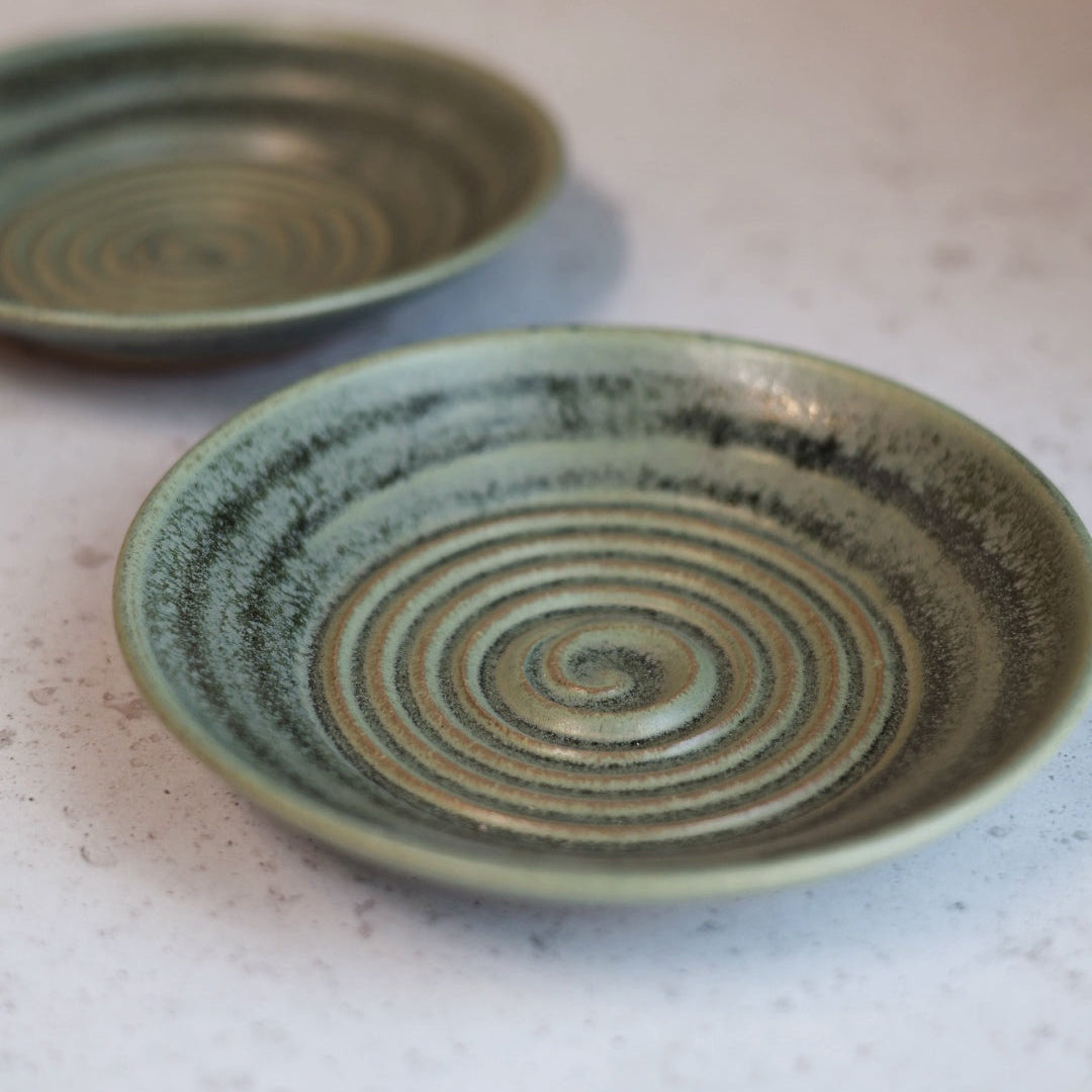 Garlic Plate in Moss Green