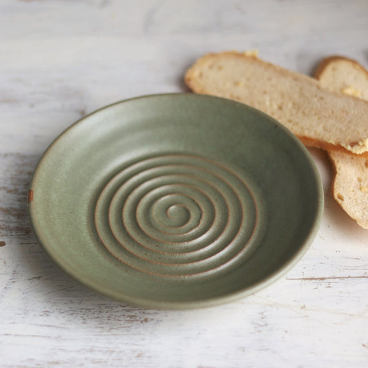 Garlic Plate in Sage Green