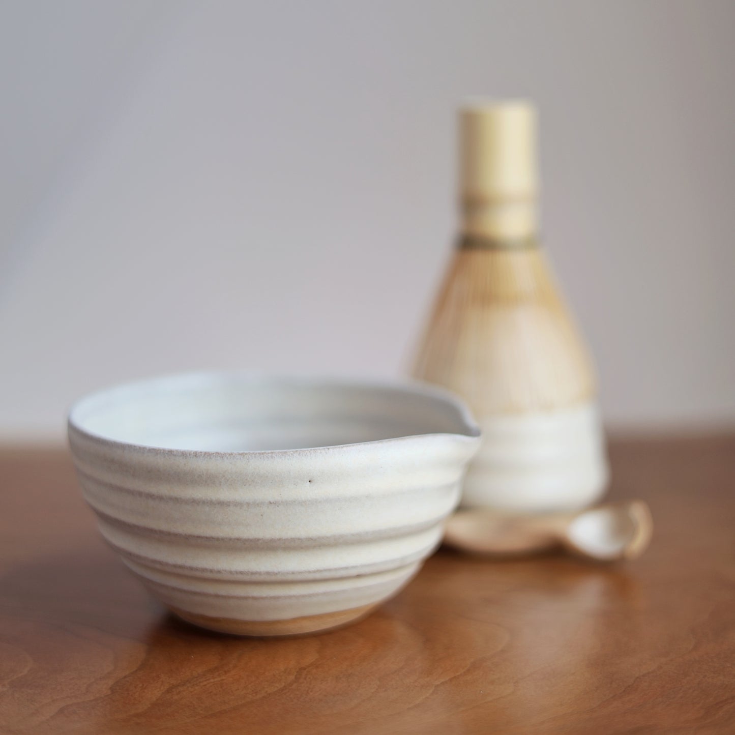 Large Pouring Bowl in Cream