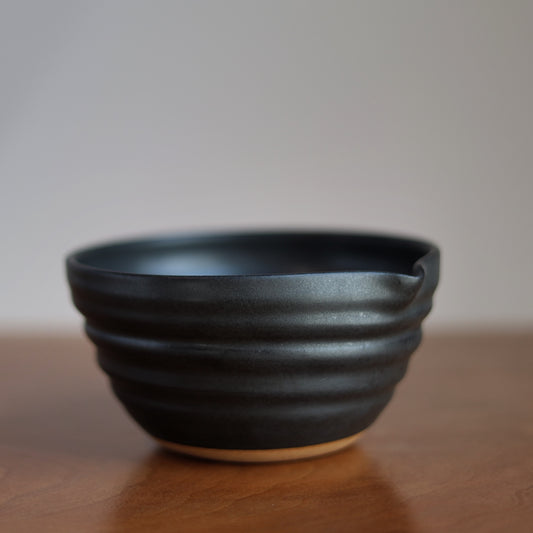 Large Pouring Bowl in Black