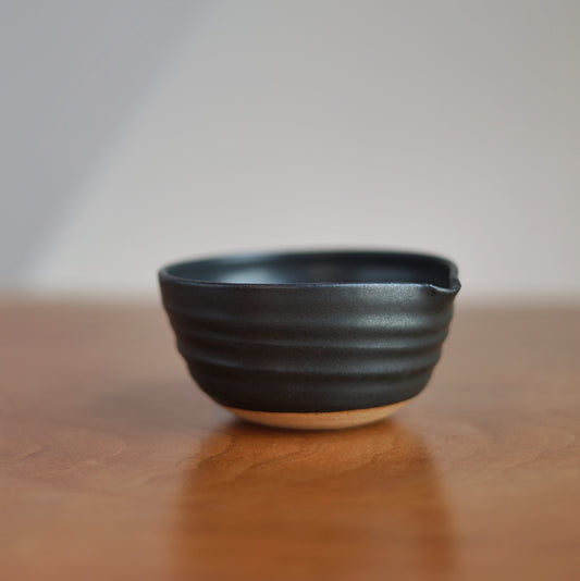 Small Pouring Bowl in Black