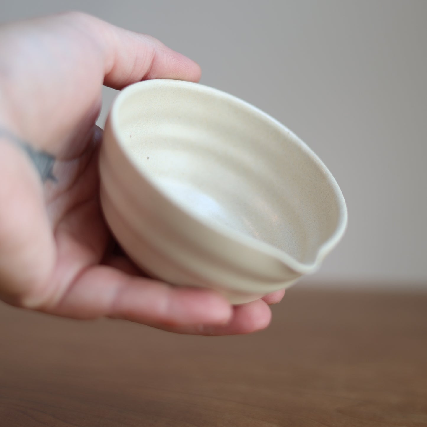 Small Pouring Bowl in Cream