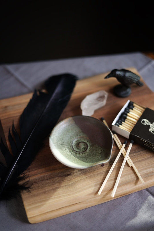 Black Crow Feathers for Smudging and smoke ritual Faiza Naturals 