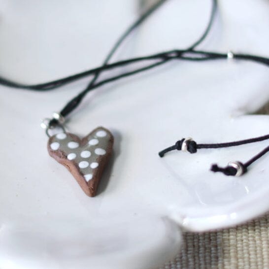 
                  
                    Heart Necklace Gravesco Taupe 
                  
                